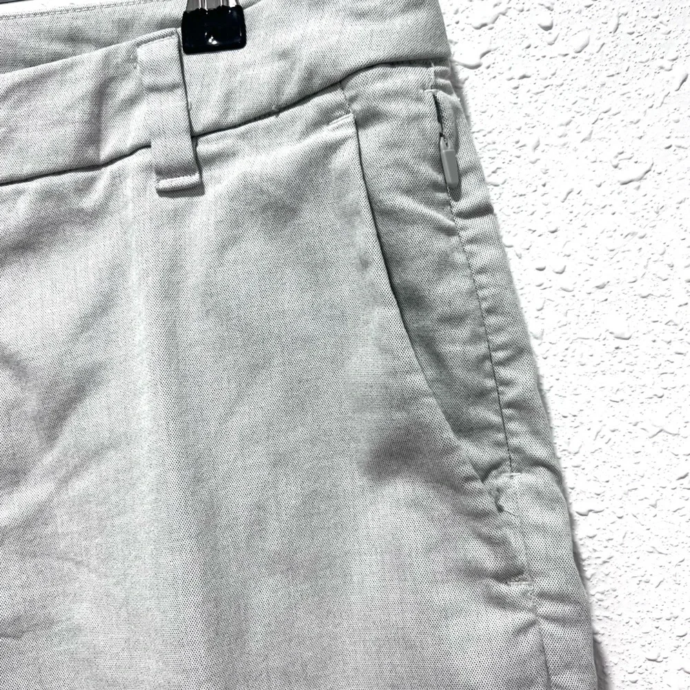 Lululemon qwick oxford Gray Flat Front‎ Shorts 31